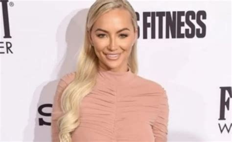 Lindsey Pelas Wikipe, Bio, Age, Husband, Siblings, Net Worth, Pod